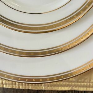 Kate spade fine china 5 piece set. Never used!